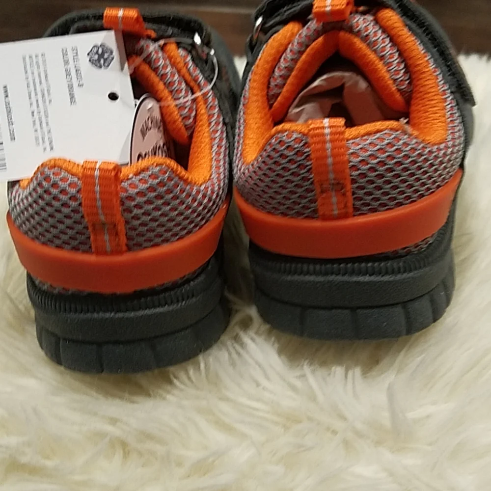 Oshkosh sneakers